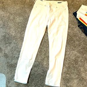 White skinny jeans